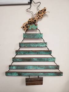 lot 91 image: Handmade Christmas Tree by Lisa Steele