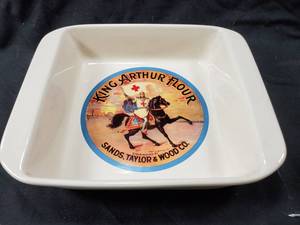 lot 125 image: Vintage Chantal King Arthur Flour Dish