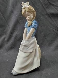lot 142 image: NAO by Lladro Girl Sitting on Barrel