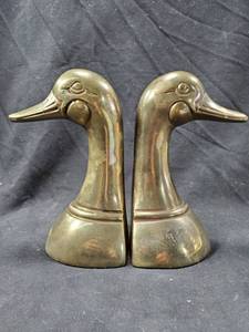 lot 136 image: Vintage Dowco Brass Duck Head Bookends