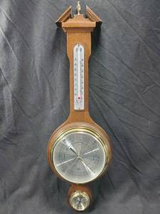 lot 140 image: Vintage Elgin Barometer  Weather Station
