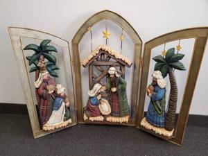 lot 149 image: Christmas Scene Tri-Fold Metal Screen