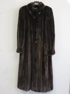 lot 1 image: Sorbara for Neiman Marcus Mink Fur Coat