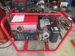 lot 1 image: LINCOLN ELECTRIC POWER ARC 4000 GENERATOR  WELDER MODEL# 192432 WITH 8HP BRIGGS AND STRATTON MOTOR WORKS GREAT