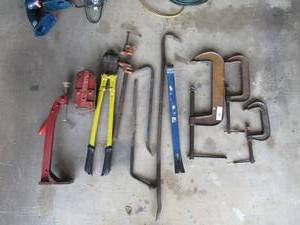 lot 16 image: TOOLS INCLUDING 3 C CLAMPS, ASSORTED CROWBARS, BOLT CUTTERS AND MORE