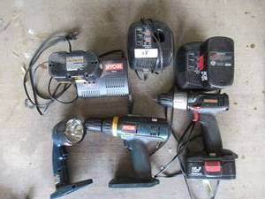 lot 18 image: CRAFTSMAN 19.2 VOLT DRILL WITH 1 CHARGER PICTURES SHOWS 2 BUT ONLY 1 GOES WITH DRILL AND RYOBI P206 DRILL AND RYOBI LIGHT WITH CHARGER