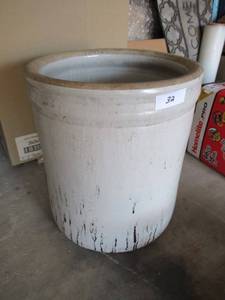 lot 32 image: CERAMIC BEER MAKING POT 15 ROUND X 17 TALL