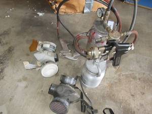 lot 36 image: HUSKY SPRAY GUN UNUSED, UNNAMED SPRAY GUN USED AND 2 MASKS FOR PAINTING