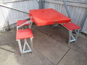 lot 46 image: PICNIC TABLE MADE OF PLASTIC AND ALUMINIUM 34 X 26 X 27 COMES WITH SMALL UMBRELLA NOT SHOWN IN PICTURE