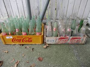 lot 48 image: VINTAGE PEPSI COLA WOOD CRATE WITH VINTAGE COKE, DR.PEPPER AND PEPSI BOTTLES AND 1 PLASTIC COCA COLA CRATE WITH VINTAGE BOTTLES