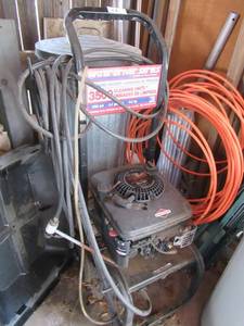 lot 68 image: DE VILBISS AIR POWER COMPANY PRESSURE WASHER WATER DRIVER SERIES WITH 5HP BRIGGS & STRATTON MOTOR MODEL WGV17221 UNTESTED