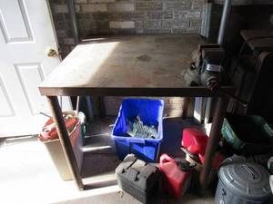lot 69 image: STEEL TABLE WITH WILTON VISE 41 X 41 X 38