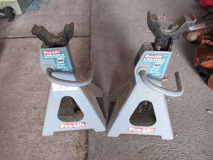 lot 73 image: PRO LIFT 3 TON HEAVY DUTY JACK STANDS LIFT RANGE FROM 13 14 TO 21