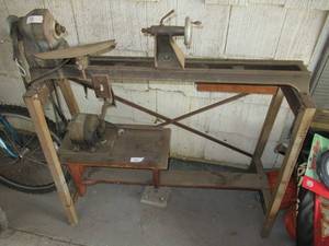 lot 75 image: VINTAGE SEARS CRAFTSMAN WOOD LATHE 44 X 12 X 39 THEY DONT BUILD EM LIKE THIS ANYMORE