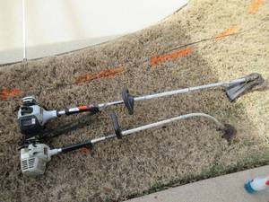 lot 82 image: 1 ECHO GT-200R GAS TRIMMER AND 1 ECHO SRM-230 GAS TRIMMER THESE BOTH HAVE COMPRESSION AND JUST NEED SERVICING