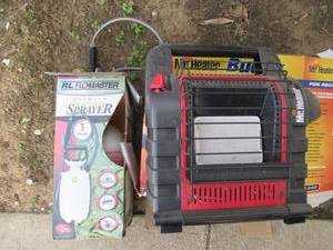 lot 84 image: MR. HEATER BUDDY PROPANE INDOOR HEATER AND FLO MASTER GARDEN SPRAYER