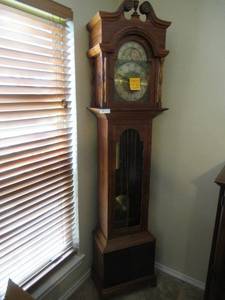 lot 91 image: WALNUT GRANDFATHER CLOCK HANDMADE BY OWNER MUST SEE BEAUTIFUL CLOCK