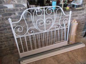 lot 113 image: IKEA FULL SIZE METAL FOOT AND HEAD BOARD WITH ALL SIDE RAILS AND SLATS COMPLETE BED