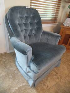 lot 122 image: BEST CHAIRS INC. SWIVEL ROCKING SITTING CHAIR IN GREAT CONDITION