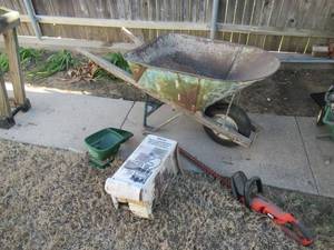lot 123 image: JACKSON WHEELBARROW WOODSTEEL FRAME, BLACK & DECKER 24 HEDGE HOG TRIMMER, SCOTTS HAND SPREADER AND FLO MASTER 2 GALLON WOOD & MASONRY SPRAYER