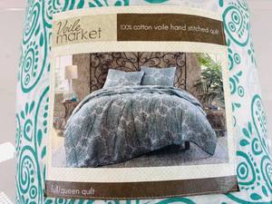 lot 4 image: Comforter Bed Set by Voile Market FullQueen
