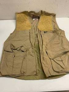 lot 27 image: Remington Outdoor Hunting Vest Size XL