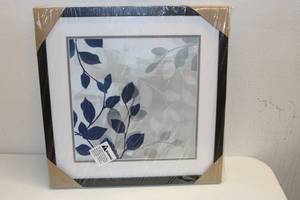 lot 67 image: Picture Frame w Leaves Art