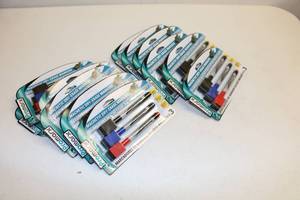 lot 61 image: Dry Erase Markers w 3 different colors - Lot of 12