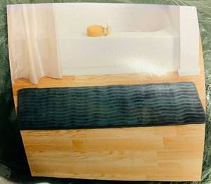 lot 76 image: VCNY Bath & Kitchen Rug w Memory Foam 24 x 60 - Green