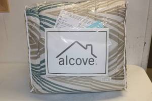 lot 81 image: Alcove 20pc Queen Comforter Set w Sheets, Pillow Case, Shams and Drapes