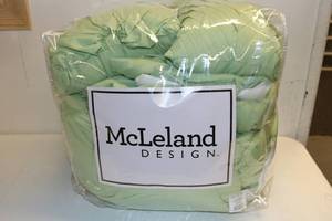 lot 82 image: McLeland Design 8pc Queen Comforer Set w Decorative Pillows, Pillow case and Bed Skirt