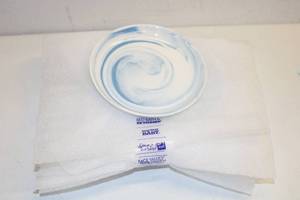 lot 88 image: 5pcs - Ceramic 8 Plates w Blue swirl design NEW