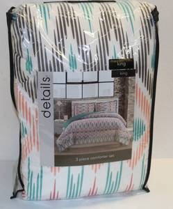 lot 117 image: Details 3pc King Comforter Set (1 comforter and 2 shams)