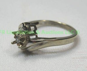 lot 22 image: 10K White Gold, Diamond Ring