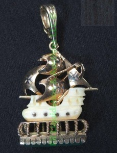 lot 36 image: 14K Gold Vintage Bone, Chrysoprase, Pirate Ship Pendant
