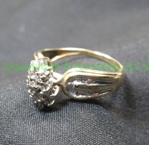 lot 40 image: 10K Gold, Diamond, Cluster Ring