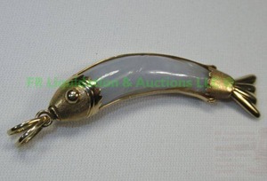 lot 58 image: 14K Gold, Lavender Jade, Fish Pendant