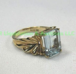 lot 83 image: 10k Gold, aquamarine, ring