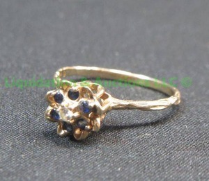 lot 86 image: 10k Gold, diamond, sapphire, flower ring