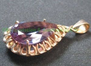 lot 94 image: 14K Gold, Retro Synthetic Color Change Sapphire, Pendant