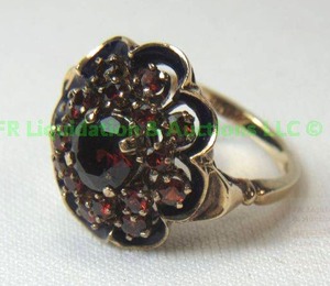 lot 102 image: 14k Gold, Bohemian garnet, ring