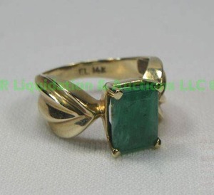 lot 104 image: 14k Gold, emerald, ring