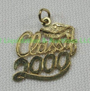 lot 111 image: 14K Gold �Class of 2000� Pendant