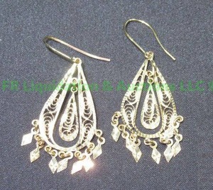 lot 118 image: 10k Gold paisley earrings