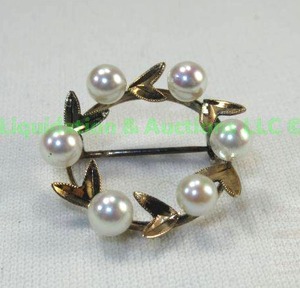 lot 128 image: 14K Gold, Vintage Cultured Pearl, Brooch