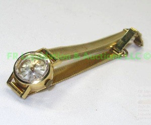 lot 132 image: 18K Gold Vintage 1930s Courtie Ladys Watch with 18kt gold band, Swiss movement