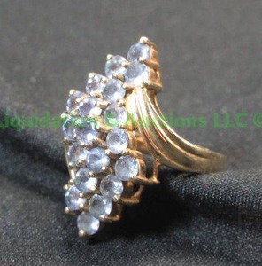 lot 134 image: 10k Gold, tanzanite, ring