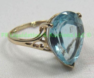 lot 138 image: 10k Gold, blue topaz, ring
