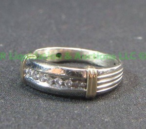 lot 146 image: 10K White Gold, Diamond, Gentlemans Band