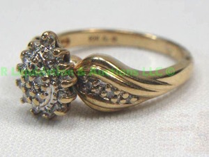 lot 148 image: 10K Gold, Diamond Cluster, Ring